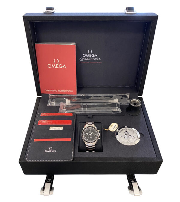 Moonwatch box 600x671 - Omega Speedmaster Moonwatch