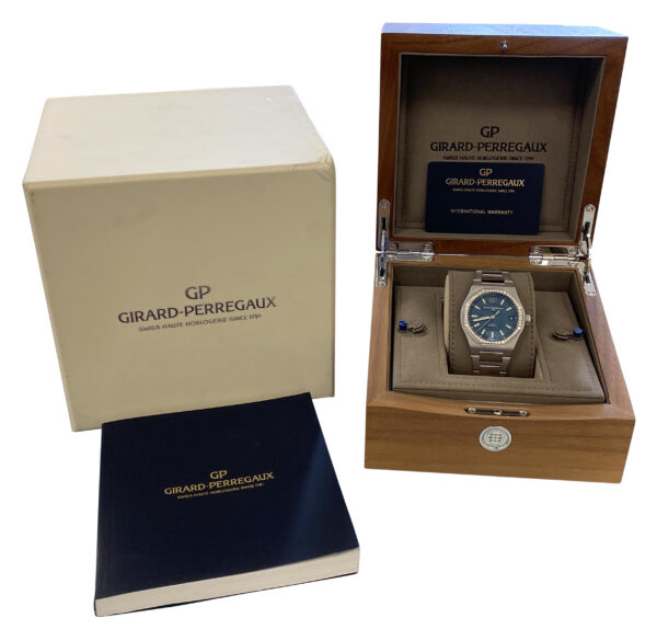Men's Girard Perregaux Laureato 81010-11 Blue dial diamond bezel for sale
